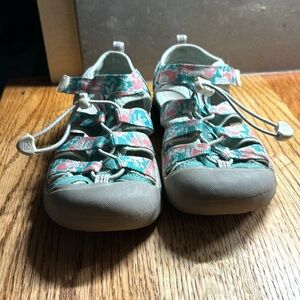 🥮🌺Keen Green and Pink Sandals for Active Use
